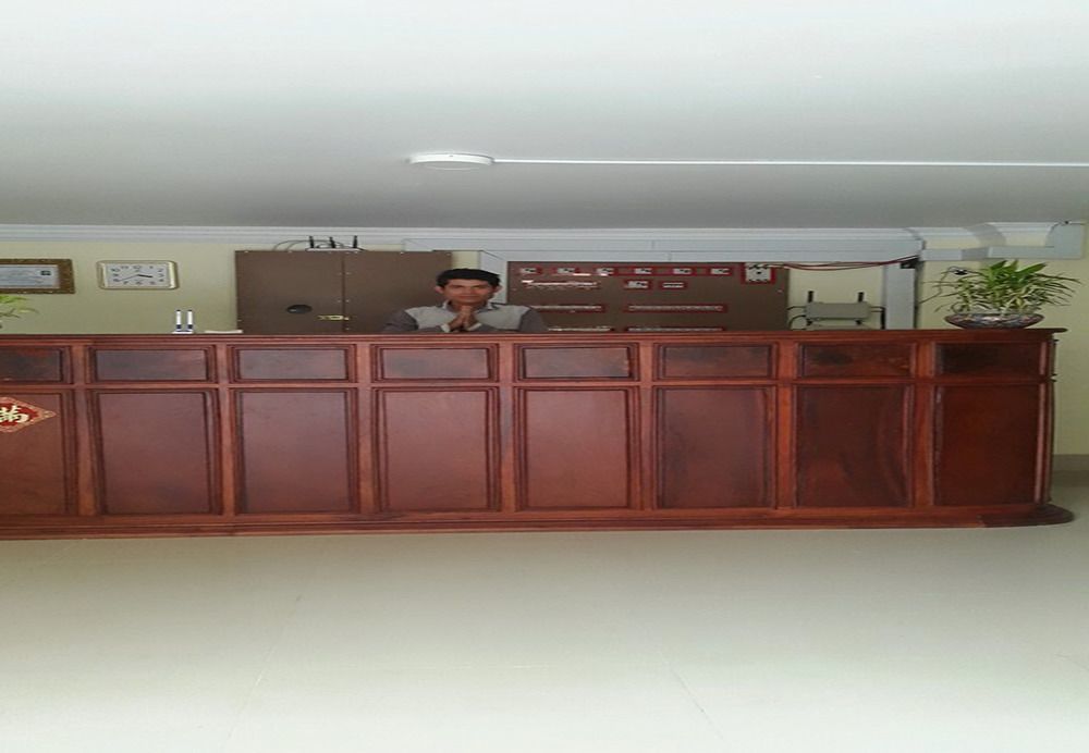 באטאמבנג First Hotel מראה חיצוני תמונה