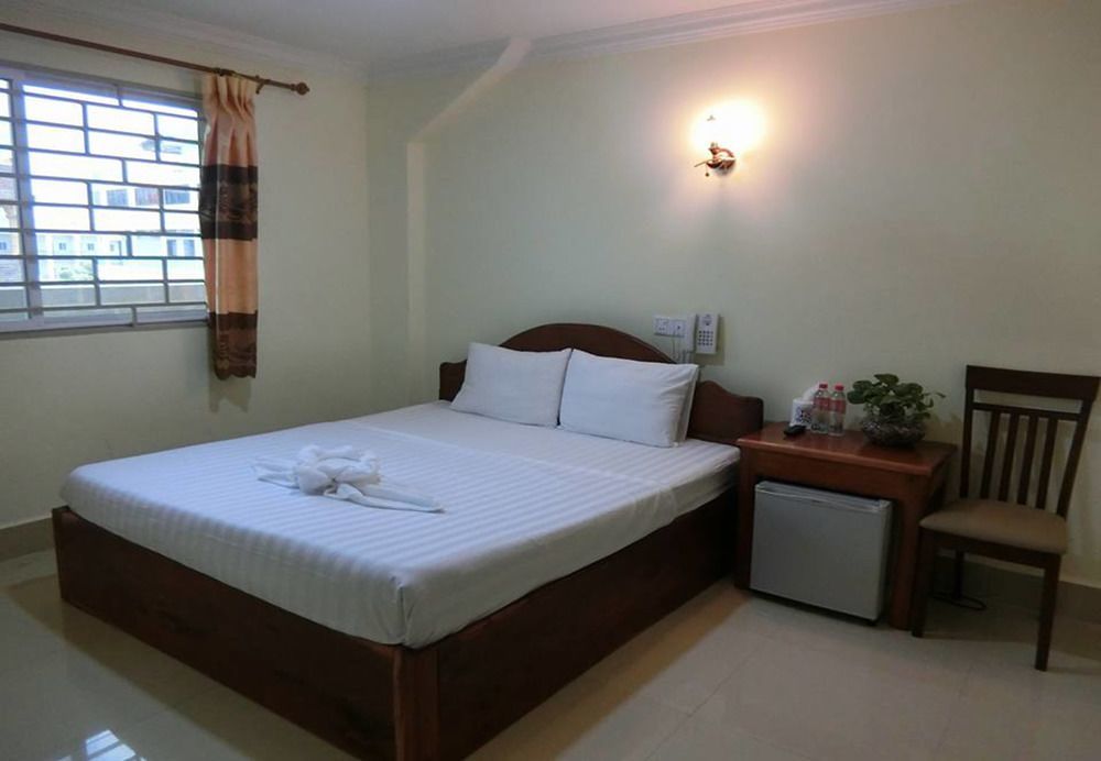 באטאמבנג First Hotel מראה חיצוני תמונה