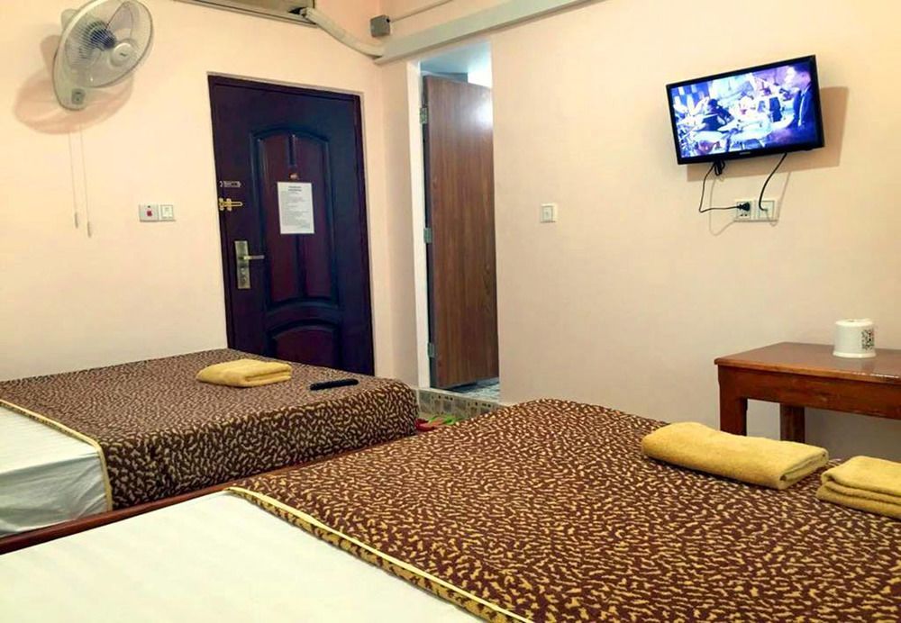באטאמבנג First Hotel מראה חיצוני תמונה