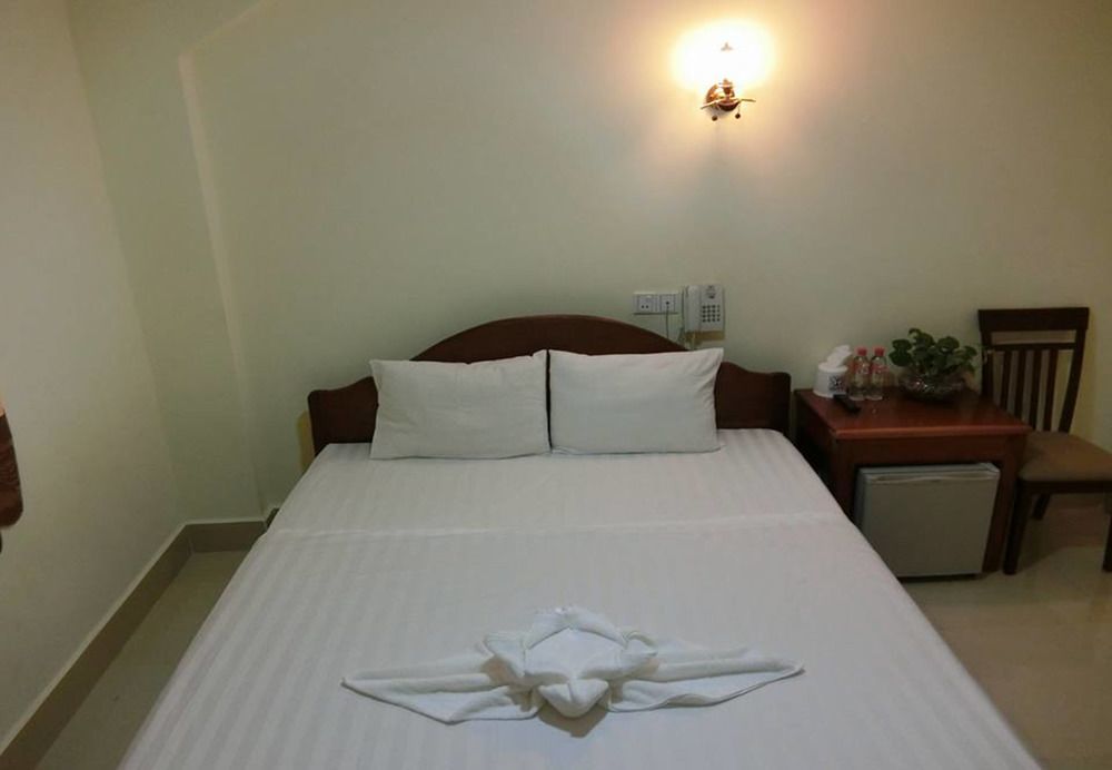 באטאמבנג First Hotel מראה חיצוני תמונה