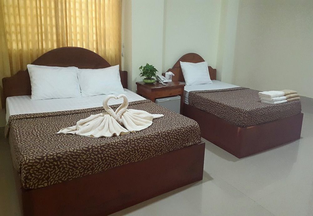 באטאמבנג First Hotel מראה חיצוני תמונה