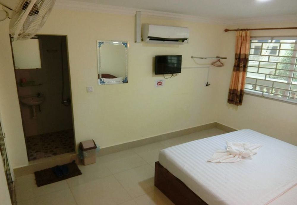 באטאמבנג First Hotel מראה חיצוני תמונה