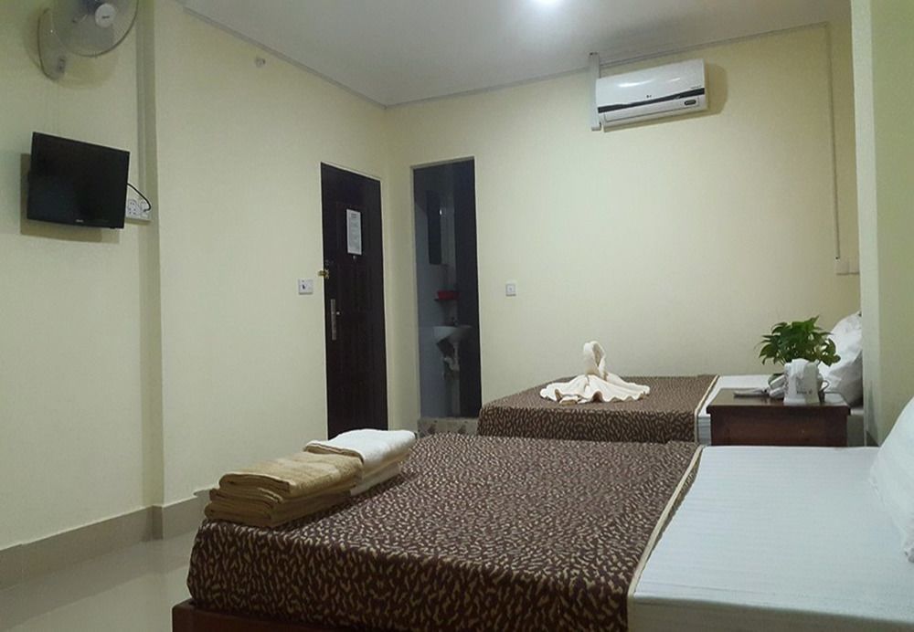 באטאמבנג First Hotel מראה חיצוני תמונה
