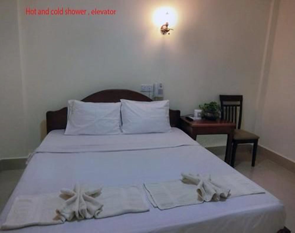 באטאמבנג First Hotel מראה חיצוני תמונה