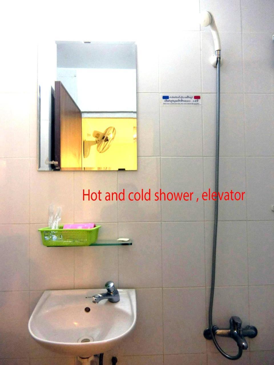 באטאמבנג First Hotel מראה חיצוני תמונה