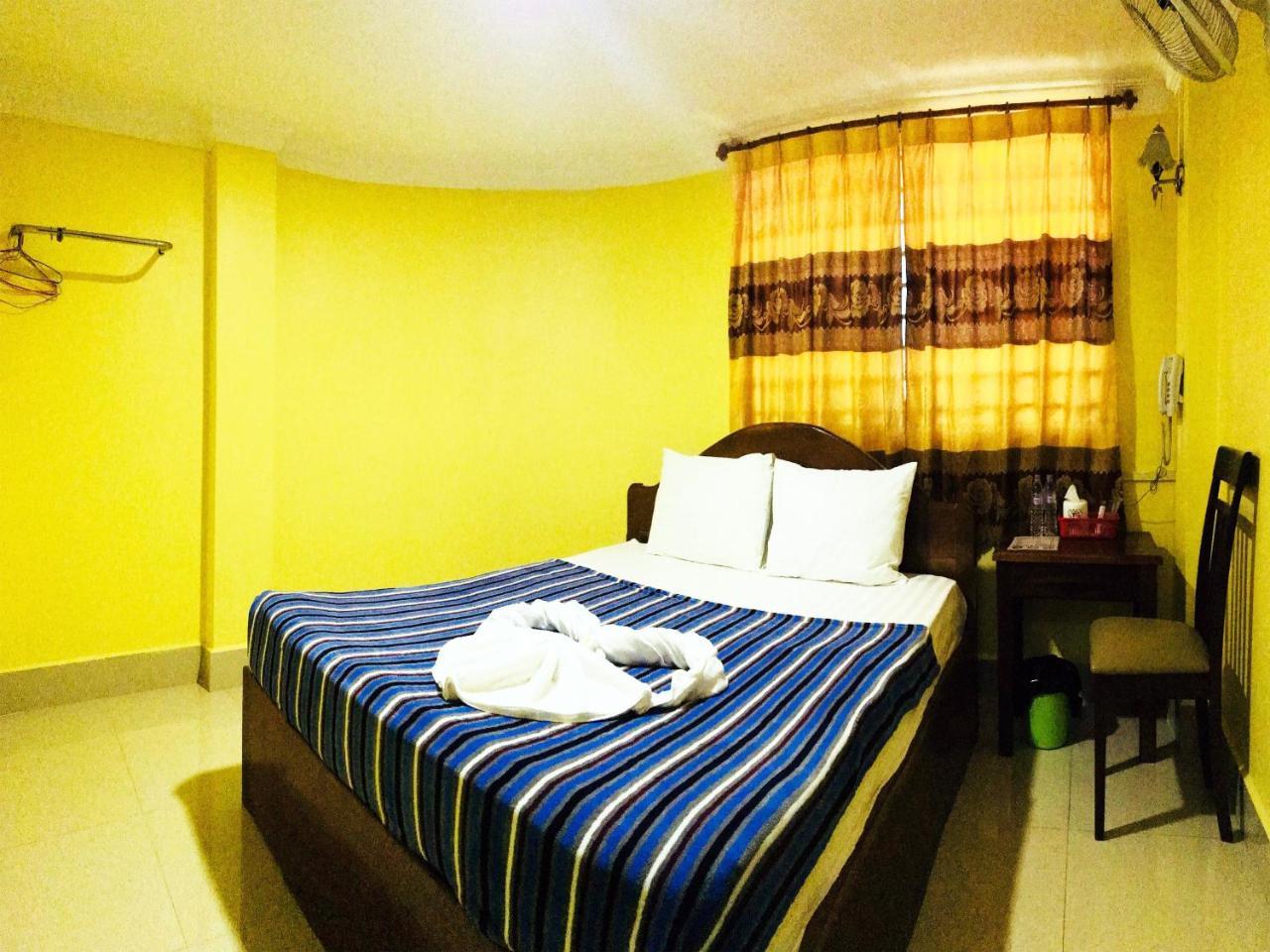 באטאמבנג First Hotel מראה חיצוני תמונה